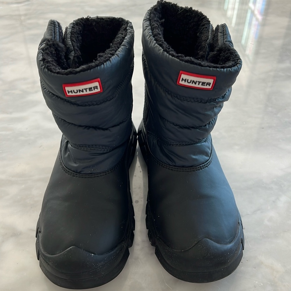 Hunter navy/black Sherpa lined winter boot.